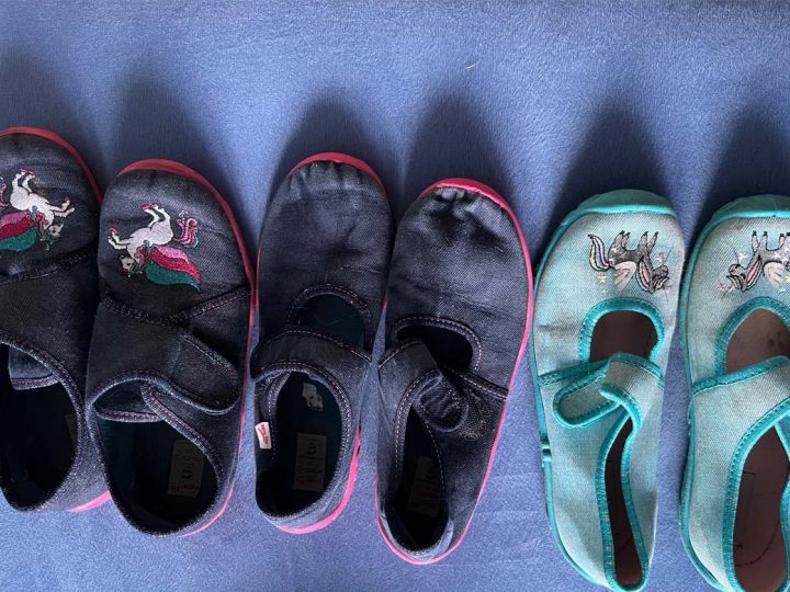 Verkaufe 3 Paar Pantoffeln Größe 33