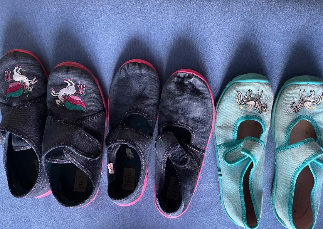 Verkaufe 3 Paar Pantoffeln Größe 33