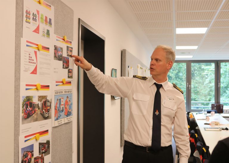 Kreisbrandmeister Stefan van Bömmel beim Auftaktworkshop für „Grenzliaisons“ © Kreis Borken