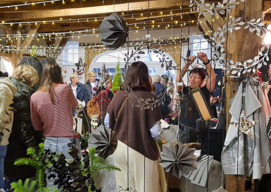 Adventsmarkt im Heimathaus Burlo – Viele Besucher genießen vorweihnachtliches Ambiente