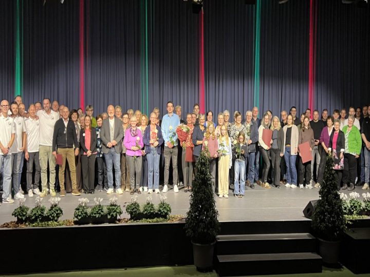 300 Gäste besuchten die Ehrenamtsgala 2025 für Sport und Ehrenamt in der Jakobihalle