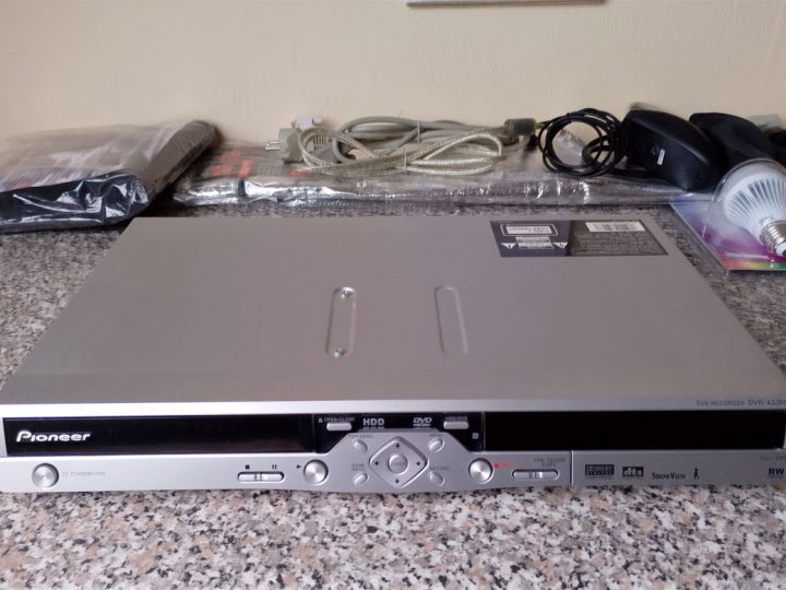 Verkaufe Pioneer DVD-Recorder mit Fernbedienung