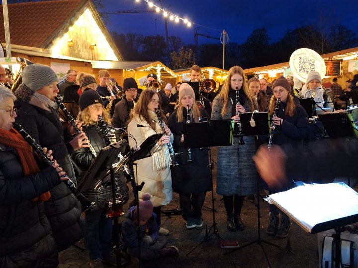 Weihnachtsmarkt Burlo – Zauberhafte Atmosphäre am Heimathaus