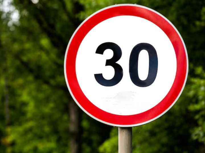 Borkener Straße (L600) in Burlo – Auf Teilstück im Ortskern gilt nun die 30 km/h-Regelung