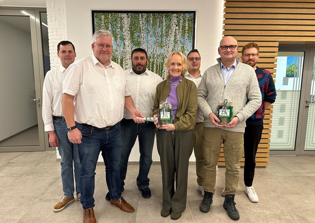 Vertreter des St. Ludgerus Schützenvereins Hoxfeld besuchten Bürgermeisterin Mechtild Schulze Hessing im Rathaus, um sie persönlich zum 100-jährigen Jubiläum des Vereins im Jahr 2026 einzuladen. Foto: Stadt Borken