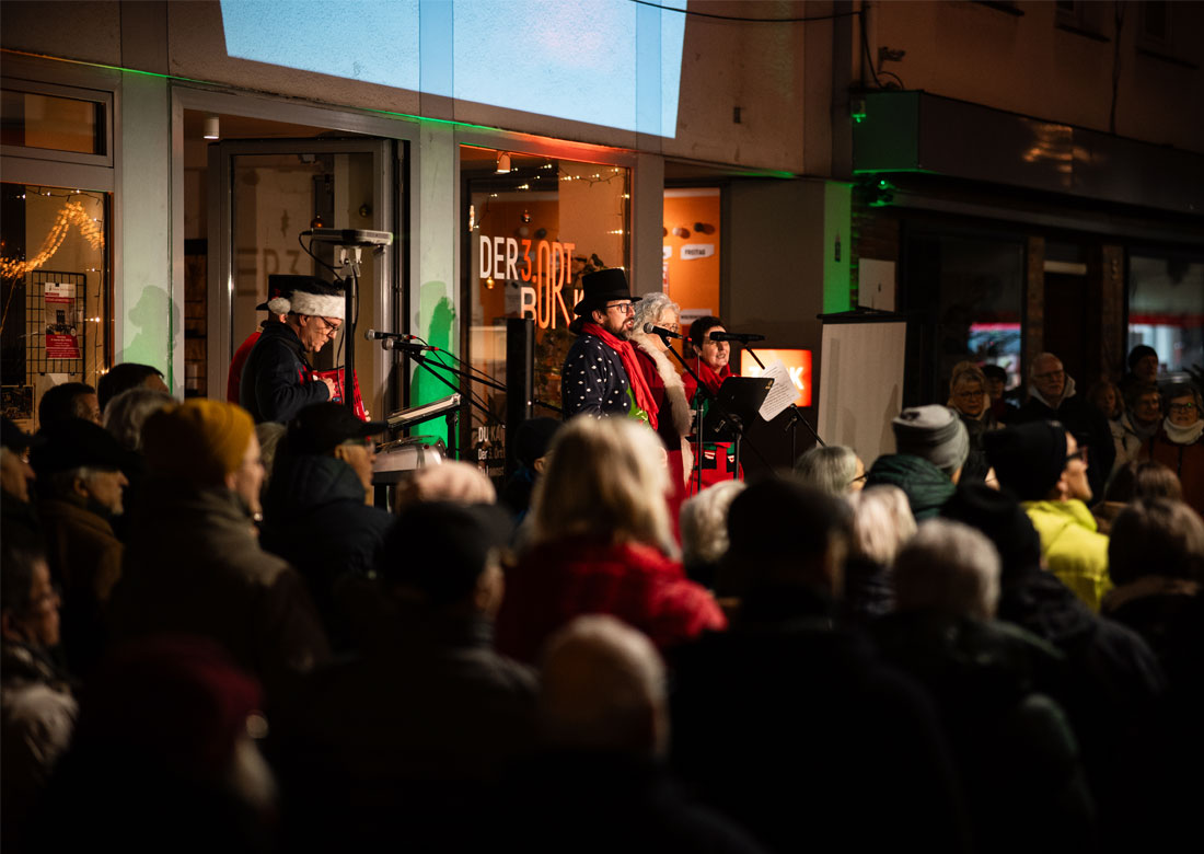 Am Sonntag, 14. Dezember 2025, um 17 Uhr laden das 3ECK und die „DingDong-Singers“ zu einem stimmungsvollen Open-Air-Adventssingen vor dem 3ECK ein. Michel Sommer