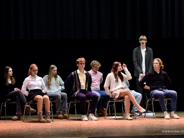 Junges Ensemble Mariengarden – Proben für das Bühnenstück „Die Welle“