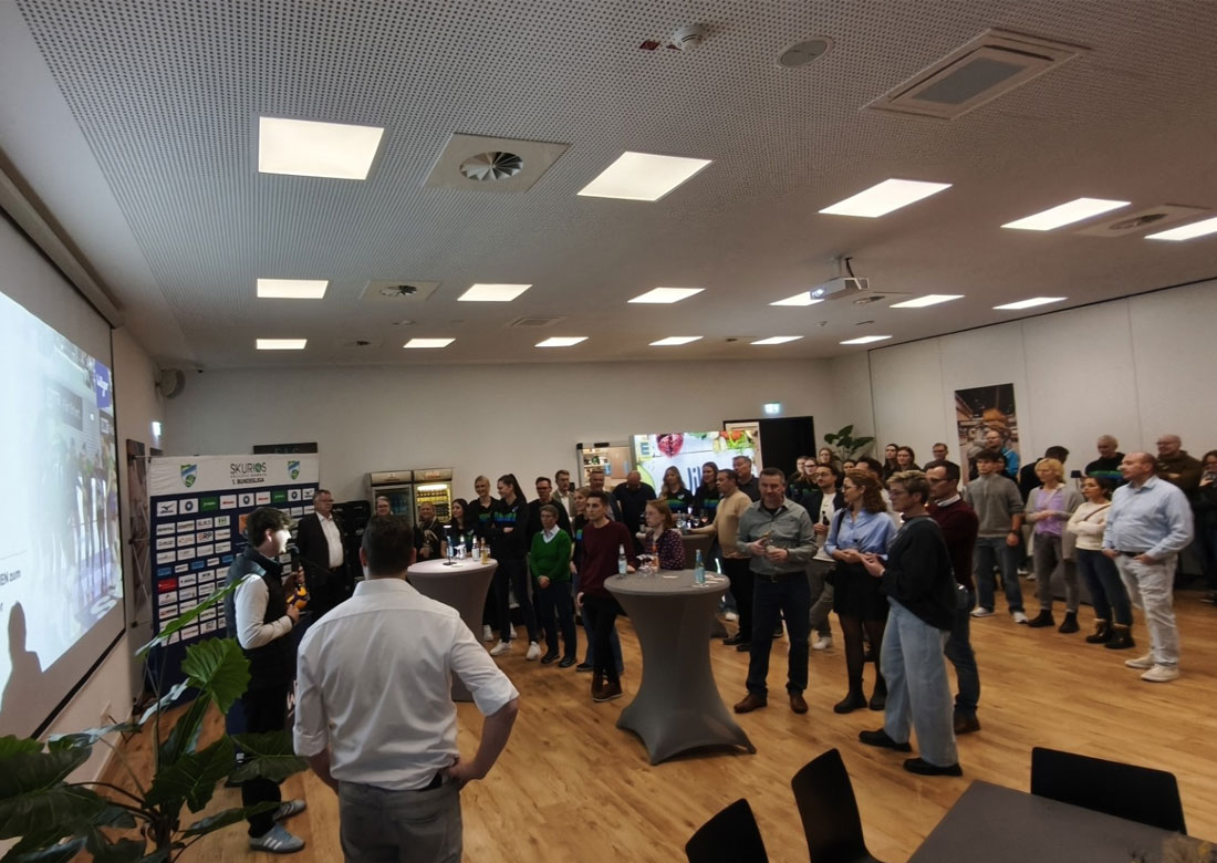 Die Skurios Volleys hatten zum Neujahrsempfang beim Sponsoring-Partner Edeka Wilger eingeladen und verkündeten hier die Absicht, weiterhin in der 1. Bundesliga aufschlagen zu wollen (Foto: Thomas Hacker)