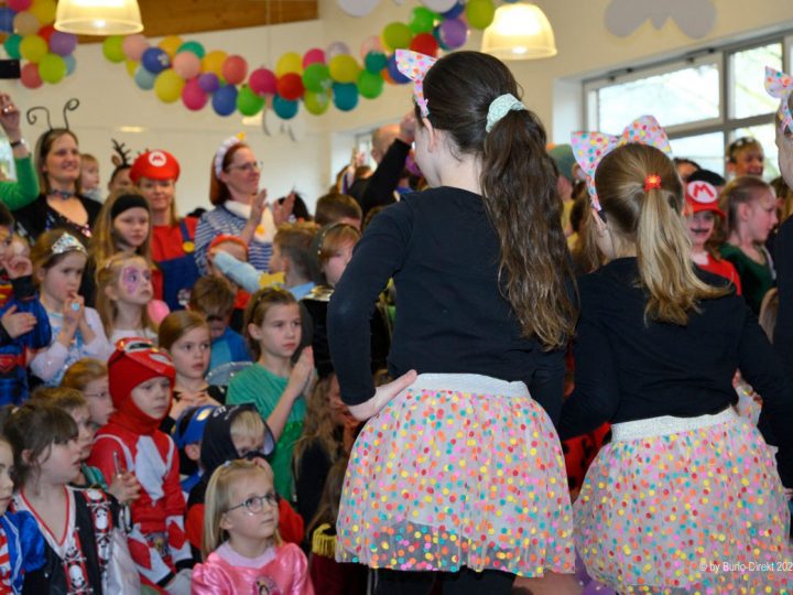 Weseker Rosenmontagszug – Kinder feiern prächtige Karnevalsparty