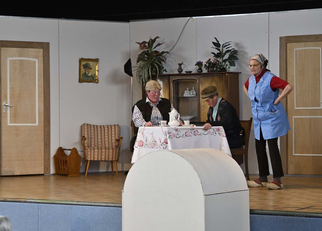 Sketche der Theaterdamen kamen sehr gut beim Publikum an - Foto: BD 2026