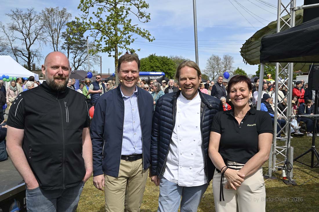TV- und Steernekoch Björn Freitag (3. v. li.) lockte viele Besucher auf den Schützenfestplatz - © by Burlo-Direkt 2026