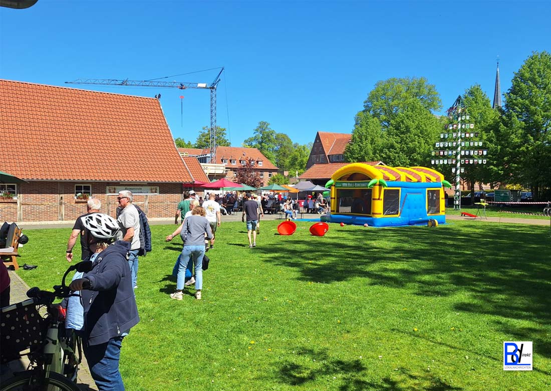 Maifeiertag am Burloer Heimathaus