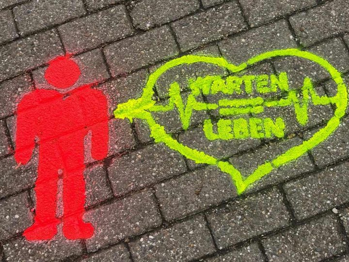 „Warten = Leben“ – Polizei und Verkehrswacht setzen Zeichen für mehr Verkehrssicherheit