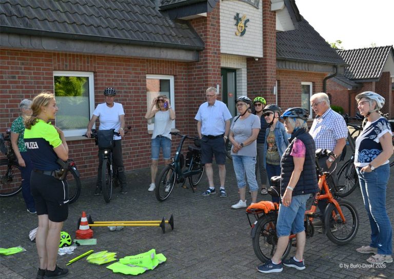 Fast drei Stunden Theorie und Praxis absolvierten die Teilnehmenden beim Seniorenradeln in Borkenwirthe - Foto: BD