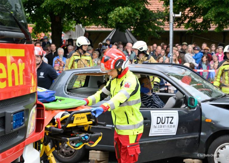 Auf großes Publikumsinteresse stießen die durchgeführten Übungen der Borkener Wehrleute - Foto: BD 2026
