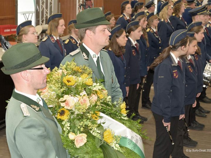 Burloer Schützenfest – Auftakt im Festzelt mit Kranzniederlegung und Zapfenstreich
