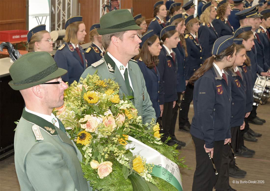 Die Kranzniederlegung zum Auftakt des Burloer Schützenfestes fand nicht am Ehrenmal, sondern im Festzelt statt. Foto: BD 2026