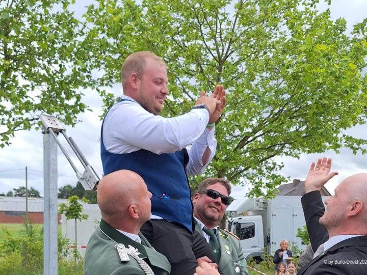 Jannik Feldhaus schießt in Burlo nach langem Zweikampf den Vogel ab (Fotostrecke)
