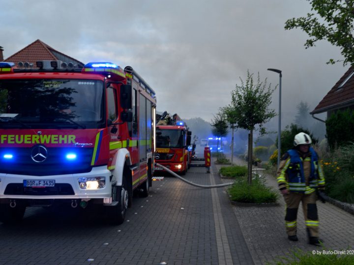 Gebäudebrand in Burlo – Mühlenweg gesperrt  – Löscharbeiten dauern an