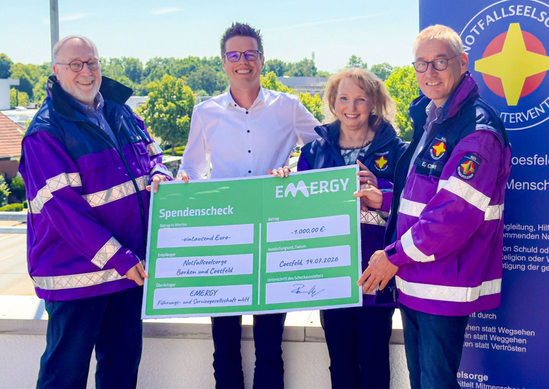 Freuen sich über die Unterstützung der Emergy mit ihren Stadtwerken Coesfeld und Borken (v. r. n. l.): Michael Gerloff (evangelischer Koordinator für den Kreis Coesfeld), Ron Keßeler (Geschäftsführer der Emergy sowie der Stadtwerke Coesfeld und Borken), Katja Gröning (evangelische Koordinatorin für den Kreis Borken) und Diakon Eugen Chrost (katholischer Koordinator für die Kreise Borken und Coesfeld