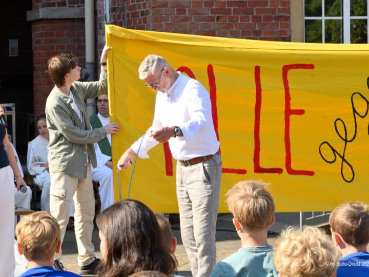 Schools Out – Karl-Heinz van Hall verabschiedet sich nach 36 Jahren aus dem Schuldienst