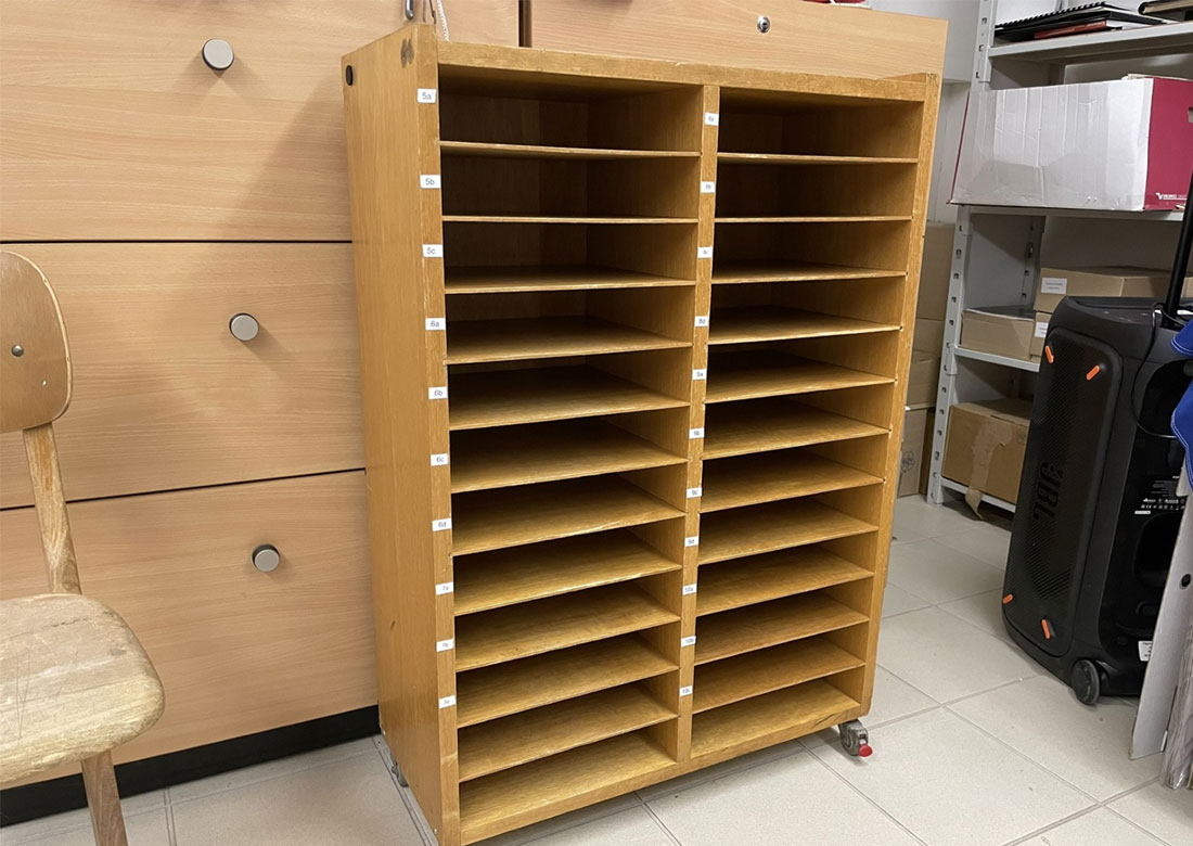 Rollender Klassenbuchschrank hat am Gymnasium Mariengarden ausgedient - Foto: privat