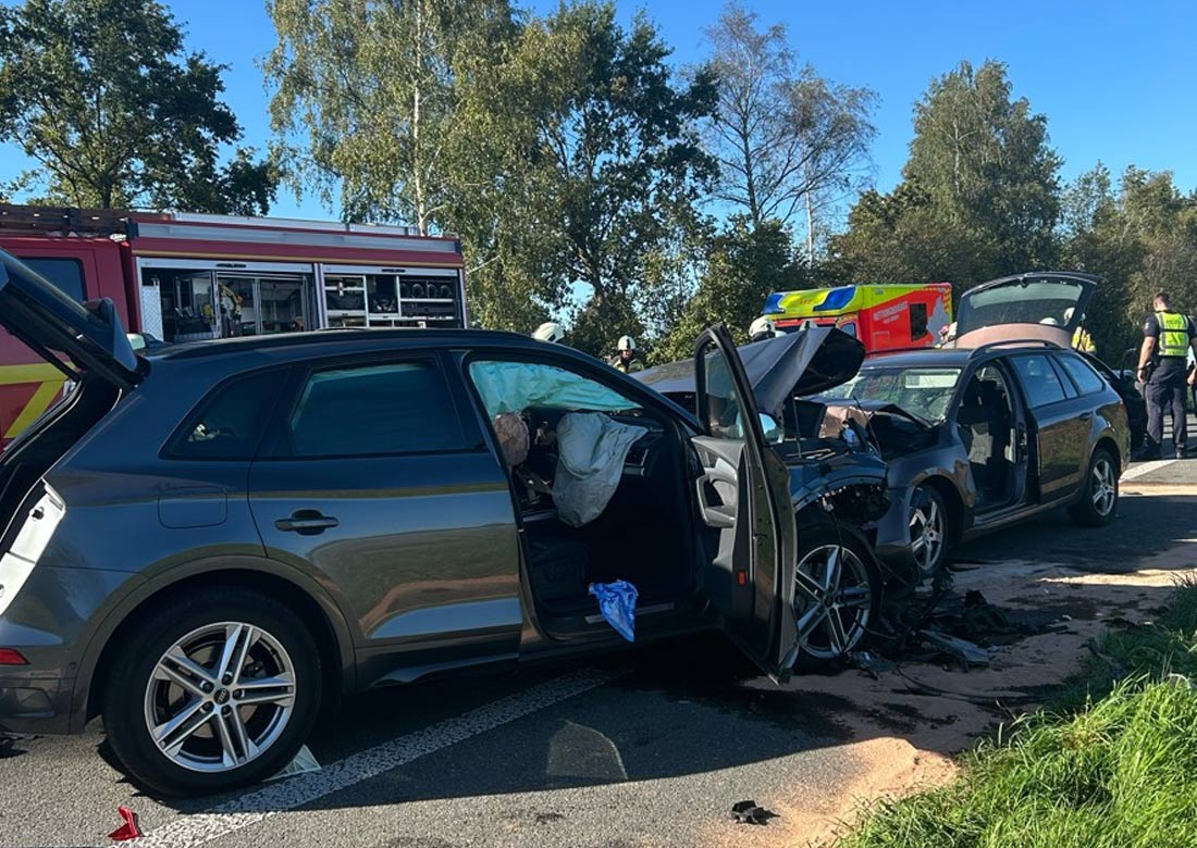 Schwerer Verkehrsunfall im Begegnungsverkehr auf der B70 - Foto: Polizei Borken