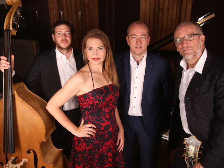 Chris Hopkins im Forum Mariengarden – VIVA VALENTE! A Swingin‘ Tribute to Caterina Valente