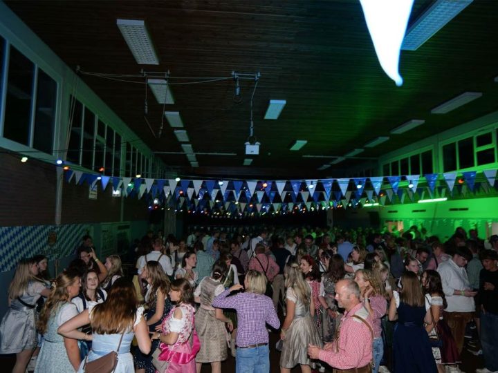 Oktoberfest der Instrumentalgruppe Borkenwirthe in geselliger Runde