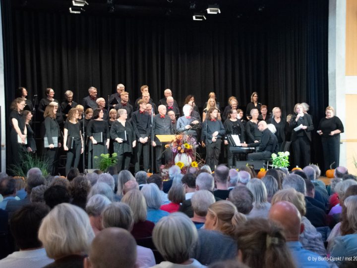 Gut besuchtes Konzert am Sonntagnachmittag – KreisChor und Vokalensembles freEVoicEs im Forum Mariengarden